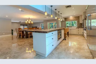 11851 NW 7th St, Plantation, FL 33325 - Photo 8
