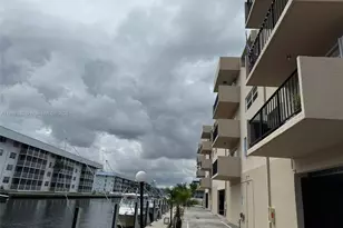 3860 NE 170th St, North Miami Beach, FL 33160 - Photo 20