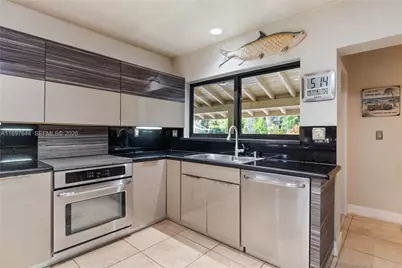 8111 SW 183rd St, Palmetto Bay, FL 33157 - Photo 44