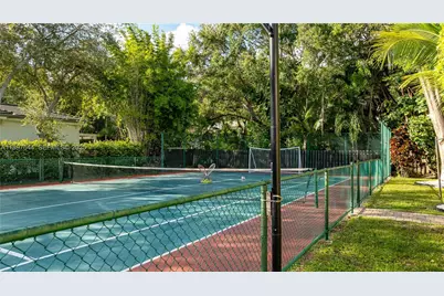 8111 SW 183rd St, Palmetto Bay, FL 33157 - Photo 32