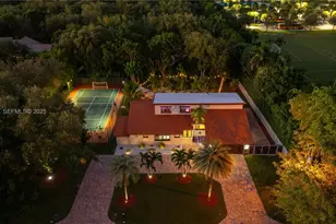 8111 SW 183rd St, Palmetto Bay, FL 33157 - Photo 2