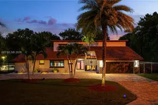 8111 SW 183rd St, Palmetto Bay, FL 33157 - Photo 2