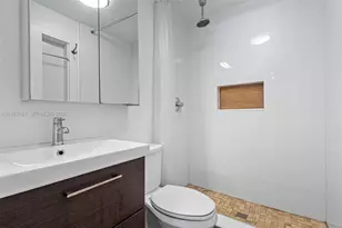 7970 Hawthorne Ave, Miami Beach, FL 33141 - Photo 32