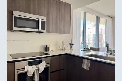 68 SE 6th St #3611, Miami, FL 33131 - Photo 10