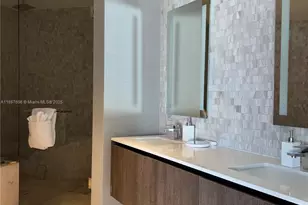 68 SE 6th St, Miami, FL 33131 - Photo 16