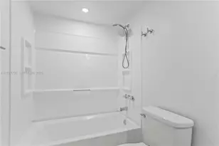 6065 NW 186th St, Hialeah, FL 33015 - Photo 48