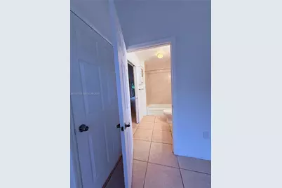 3820 SW 48th Ave #E-31, Pembroke Park, FL 33023 - Photo 8