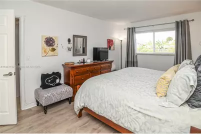 581 Blue Heron Dr #112-B, Hallandale Beach, FL 33009 - Photo 36
