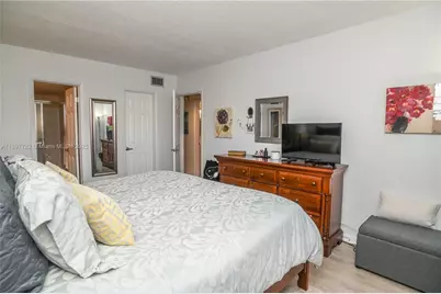 581 Blue Heron Dr #112-B, Hallandale Beach, FL 33009 - Photo 34