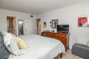 581 Blue Heron Dr, Hallandale Beach, FL 33009 - Photo 34