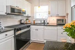 581 Blue Heron Dr, Hallandale Beach, FL 33009 - Photo 8