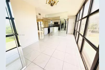 6423 Collins Ave #310, Miami Beach, FL 33141 - Photo 10