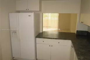 10000 NW 80th Ct, Hialeah Gardens, FL 33016 - Photo 8