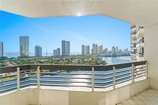 19101 NE 36th Ct, Aventura, FL 33180 - Photo 4