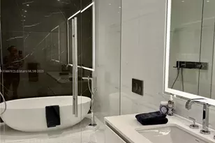 300 Biscayne Blvd Way, Miami, FL 33131 - Photo 20