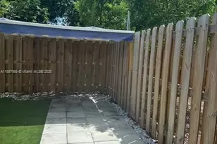 390 NE 12th St, Florida City, FL 33034 - Photo 12