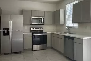 390 NE 12th St, Florida City, FL 33034 - Photo 14