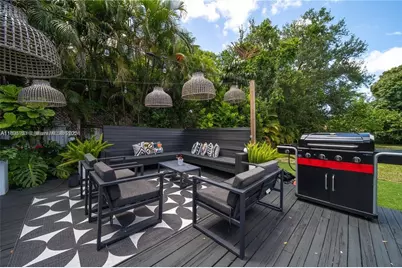 555 NE 127th St, North Miami, FL 33161 - Photo 40