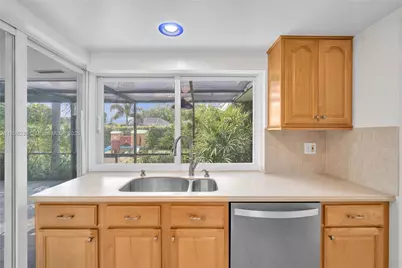 15460 SW 82nd Ct, Palmetto Bay, FL 33157 - Photo 4