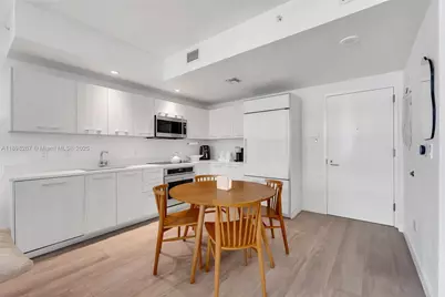 55 SW 9th St #1802, Miami, FL 33130 - Photo 6