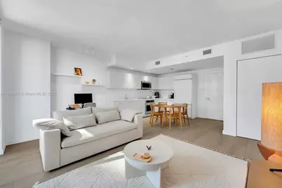 55 SW 9th St #1802, Miami, FL 33130 - Photo 1
