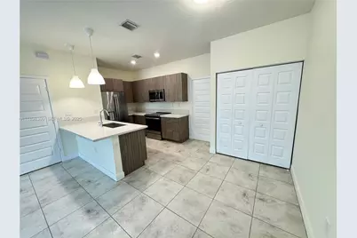 4802 NW 83rd Path #., Doral, FL 33166 - Photo 4