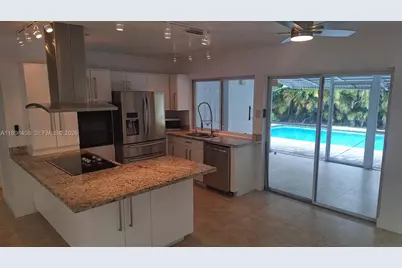 1575 NE 38th St, Oakland Park, FL 33334 - Photo 6