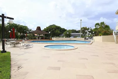 7900 Camino Cir #403, Miami, FL 33143 - Photo 18