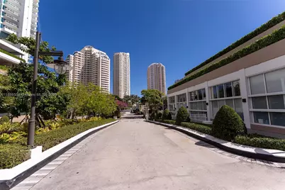 801 Brickell Key Blvd #1012, Miami, FL 33131 - Photo 4