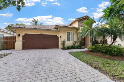 22032 SW 95th Pl, Cutler Bay, FL 33190 - Photo 4