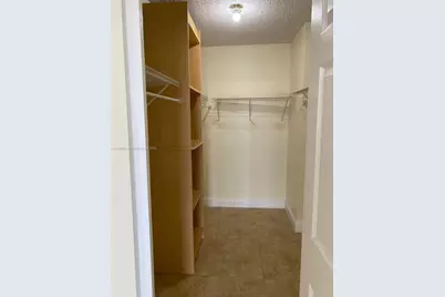 1000 Parkview Dr #427, Hallandale Beach, FL 33009 - Photo 14