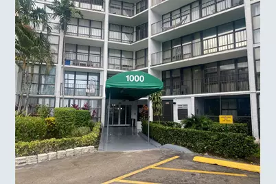 1000 Parkview Dr #427, Hallandale Beach, FL 33009 - Photo 2