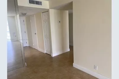 1000 Parkview Dr #427, Hallandale Beach, FL 33009 - Photo 10