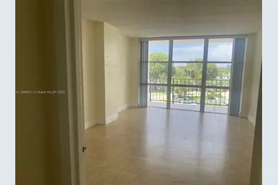 1000 Parkview Dr #427, Hallandale Beach, FL 33009 - Photo 8