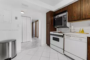 1000 Parkview Dr, Hallandale Beach, FL 33009 - Photo 24