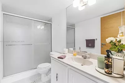 1000 Parkview Dr #809, Hallandale Beach, FL 33009 - Photo 16