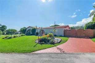 17320 SW 89th Ave, Palmetto Bay, FL 33157 - Photo 2