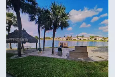 900 Colony Point Cir #305, Pembroke Pines, FL 33026 - Photo 8