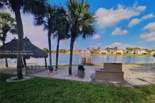 900 Colony Point Cir, Pembroke Pines, FL 33026 - Photo 8