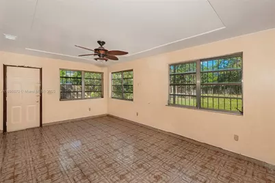 5271 NW 1st St, Miami, FL 33126 - Photo 10