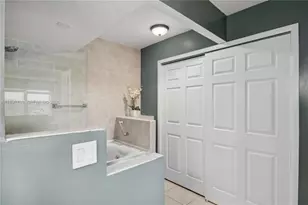 401 Golden Isles Dr, Hallandale Beach, FL 33009 - Photo 16