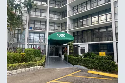 1000 Parkview Dr #427, Hallandale Beach, FL 33009 - Photo 1