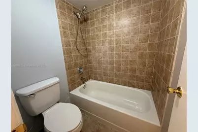 1071 Adams Ave #1071J, Homestead, FL 33034 - Photo 14