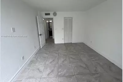 210 Fontainebleau Blvd #411, Miami, FL 33172 - Photo 6