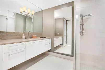 6801 Collins Ave #PH-17, Miami Beach, FL 33141 - Photo 16