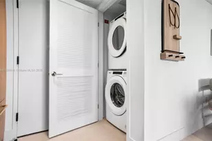 159 NE 6th St, Miami, FL 33132 - Photo 14