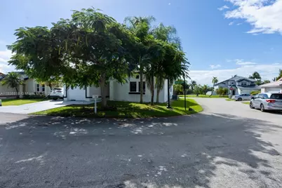 8550 SW 207th Ter, Cutler Bay, FL 33189 - Photo 4