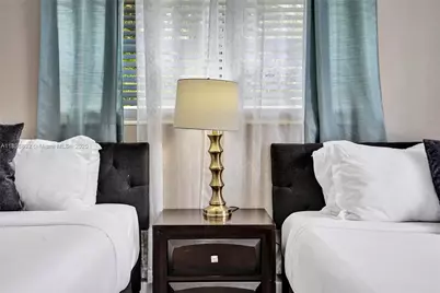 1124 NE 6th St, Hallandale Beach, FL 33009 - Photo 18