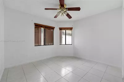 823 E Palm Run Dr, North Lauderdale, FL 33068 - Photo 8