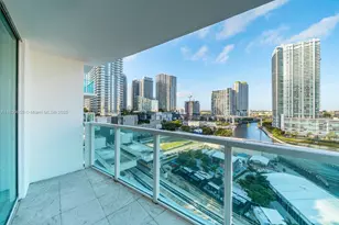 31 SE 5th St, Miami, FL 33131 - Photo 2